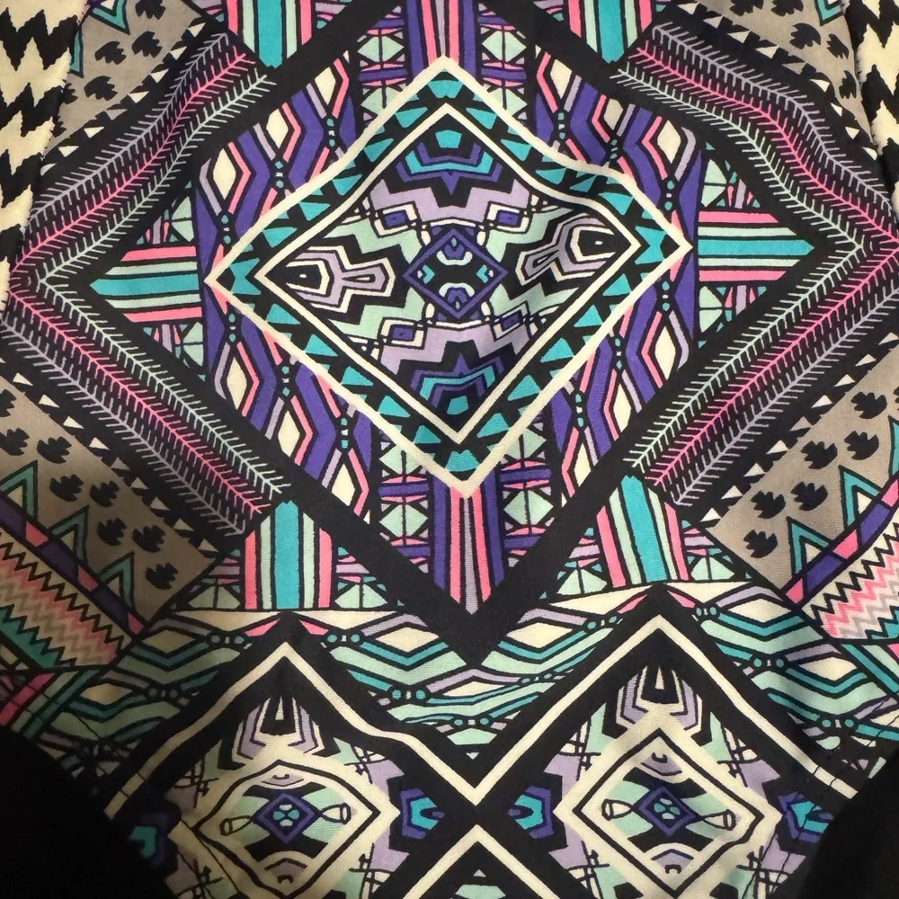 Geometric Patterned Bikini - Picture 4 of 13